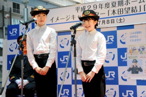 ホーム転落事故防げ。本田望結・紗来さん姉妹が訴え。ＪＲ大阪駅で一日駅長・副駅長を務める