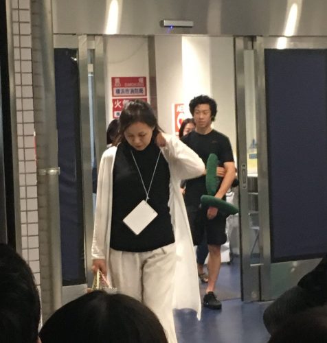 ネイサン・チェン選手に対する出待ちが凄い。人気もうなぎ上り。ファンサービスもしっかり行い好感度アップ