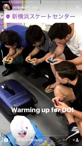 無良崇人・宇野昌磨選手らが仲良く任天堂スイッチで遊ぶ場面を公開