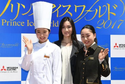 プリンスアイスワールド2017。本田真凜がパティシエ姿でアイスショー出演も帽子の長さに苦戦＆樋口新葉はベルガールに扮し「新鮮です」と喜ぶ。