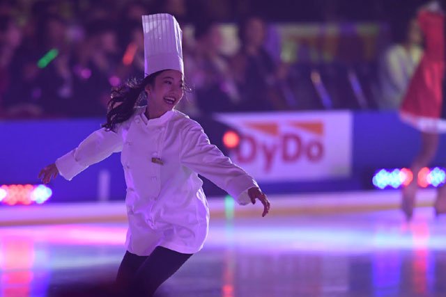 プリンスアイスワールド2017東京公演。本田真凜がパティシエ姿でジャンプ＆スピンを披露