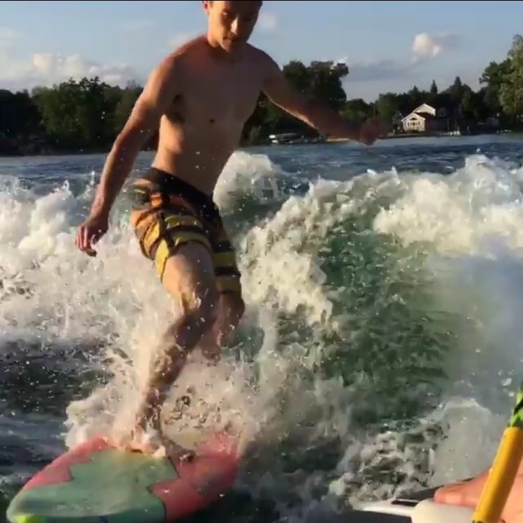 パトリック・チャンのサーフィン映像公開。体も引き締まってカッコいい