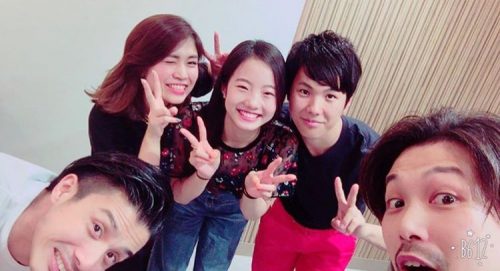 満面の笑み。本田真凜ちゃんと太一君が兄妹行きつけの美容院で仲良く記念撮影