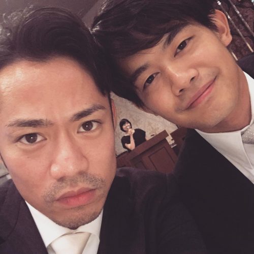 披露宴に参加？高橋大輔と小塚崇彦のツーショット写真を公開。