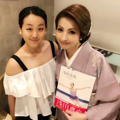 浅田真央と白鵬名古屋後援会会長とのツーショット写真を公開。真央ちゃんの透明感が凄い