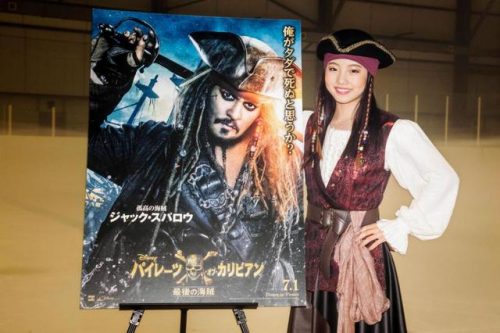 本田真凜が「パイレーツ・オブ・カリビアン」とタッグ！ジャック・スパロウに扮し氷上で演技を披露