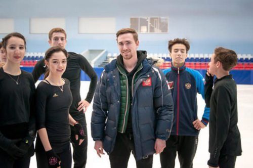 メドベージェワ選手がロシアでもアイリンの手袋を愛用。使い易いように短くして使ってる