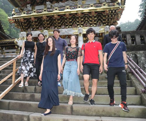 本田真凜「初めて日光に来て参拝をしてパワーをもらいました」。荒川静香さん、安藤美姫さんらと日光東照宮を参拝