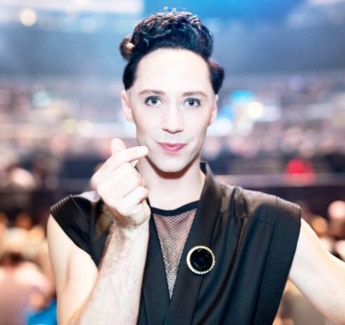 ジョニーウィアーの髪型が斬新。まるであの国民的アニメのキャラクターにそっくり？