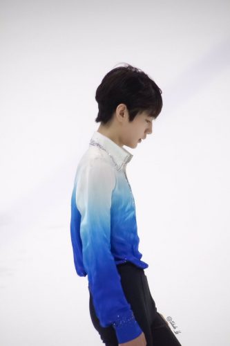 氷上に立つパク・ソンフンが美青年過ぎると話題に