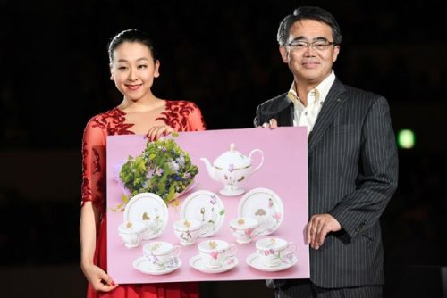 ザ・アイス2017名古屋公演。浅田真央の地元で授賞式が行われ愛犬エアロが描かれた陶器等が授与される
