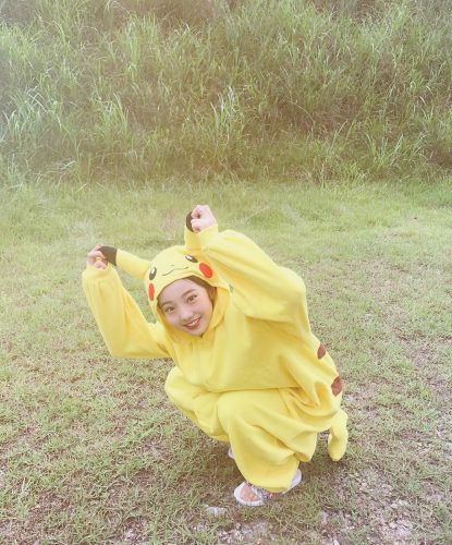 草むらで本田真凜ピカチュウを発見！？可愛さのレベルが凄まじい