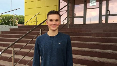 ロシアのコリャダ君がニューヘアーを披露。夏らしく短髪で凛々しくなってる