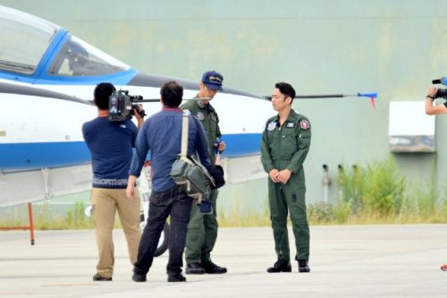 明日放送されるNEWS ZEROで高橋大輔がブルーインパルスに搭乗。ドキドキの予告映像が公開される。