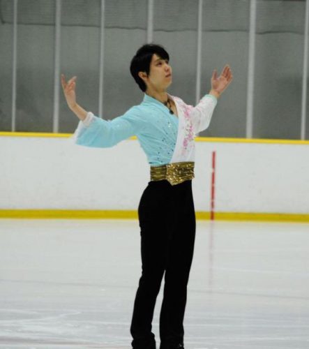 羽生結弦が横浜でアイスショーに参加し「花になれ」を披露。演技後はスケート教室を開催し子供たちと触れ合う