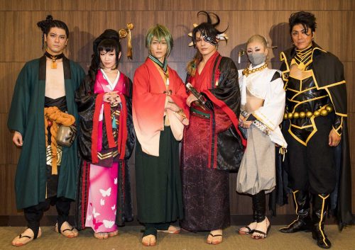 浅田舞がセクシー衣装で舞台初挑戦。フィギュア仕込みの殺陣披露「だいぶシェイプアップできた」