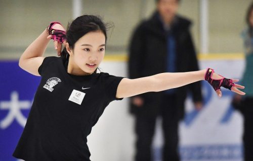 本田真凜がシニアデビューについて「今はわくわく。楽しみな気持ちでいっぱい」と笑顔を見せる。関大リンクで報道陣に練習を公開