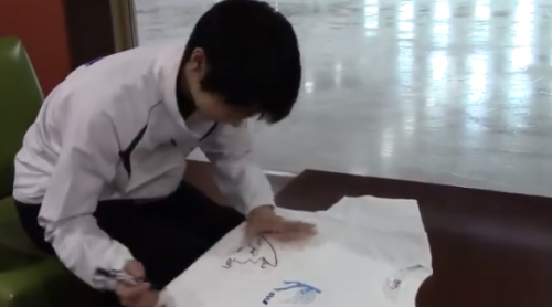 応募が殺到。羽生結弦選手のサイン入りTシャツの当選確率が現時点で既にかなり低い事が判明。