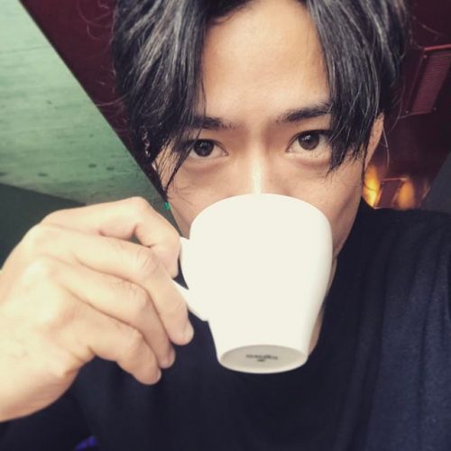 高橋大輔がコーヒーのフォトコンテストイベントに参加。試飲イベントも開催