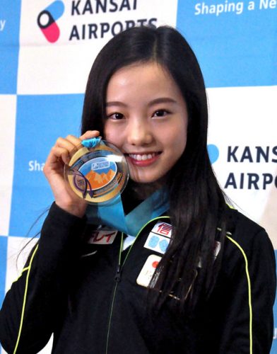 シニアデビューを優勝で飾った本田真凜が帰国「ラーメン食べたい」と日本食が恋しい発言も