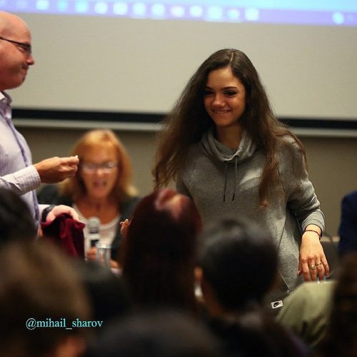 メドベージェワ選手に恋人ができた？今まで付けていなかった左薬指に指輪が！