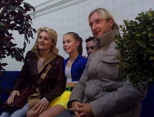 プルシェンコがコーチとして大会・キスクラデビューを果たす