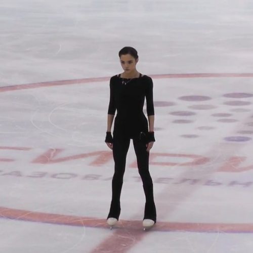 メドベージェワ選手が今シーズンのSP演技を披露。プログラム曲の中に自分の息を録音し入れている事を明かす
