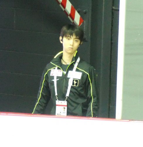 オータムクラシック2017。間もなく羽生結弦が公式練習に参加。オーサーコーチも傍にいてくれてる