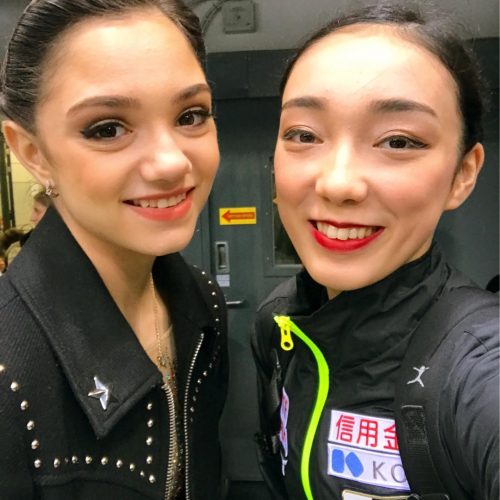 日露の美の競演。本郷理華選手がメドベージェワ選手のツーショットを公開