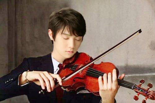 芸術系の分野はどれもお得意様？羽生結弦選手のバイオリンやピアノを弾く姿がとても似合ってる。