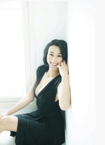 ananに記載されている浅田舞の写真がセクシー過ぎるとファンの間で話題に