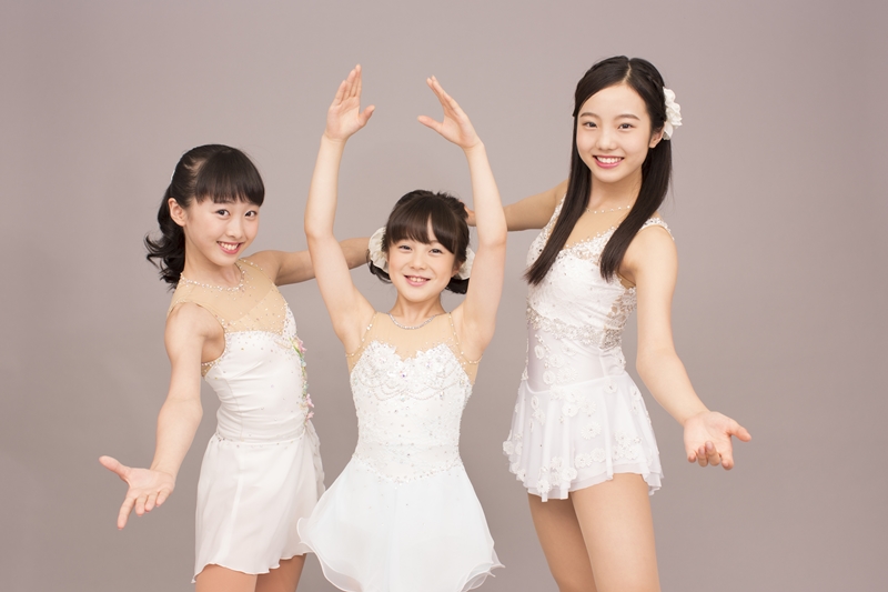 本田3姉妹の純白スケート衣装に釘付け！華麗なスケーティングで初共演