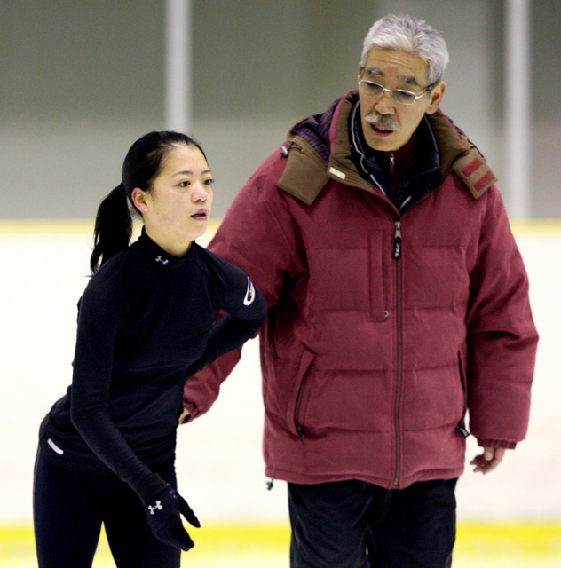 荒川静香らを育成したフィギュアスケート名コーチの長久保氏が家族の事情で退任していたことが判明。　