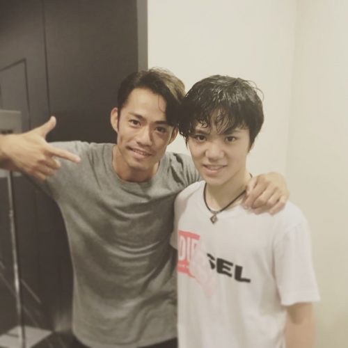 高橋大輔が宇野昌磨とのツーショット写真を公開。「しょうま頑張れ！応援してるからなー！」