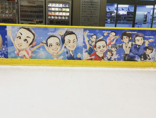 大須リンクのフェンスがリニューアル。有名選手達のユーモアな似顔絵アートを展示