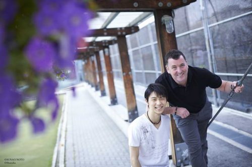 ブライアン・オーサーコーチが胆のうの緊急手術のため入院。明日には退院できるとの事