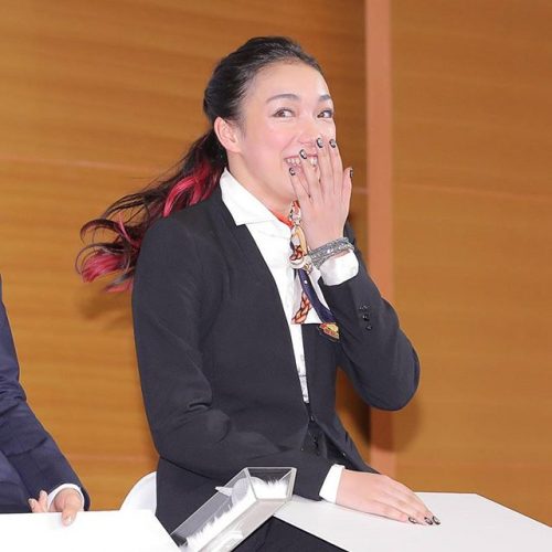 本郷理華選手の赤髪がオシャレ！スカーフ＆ネイルも可愛い