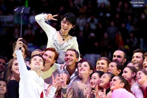 エキシビションで記念撮影の際に羽生結弦選手をリフトして持ち上げるオンドレイ・ホタレックさんが男前すぎる