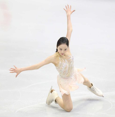 スケートカナダ大会2017。女子SP本田真凜のＧＰデビュー戦はジャンプ２度失敗で１０位。本郷理華は6位発進