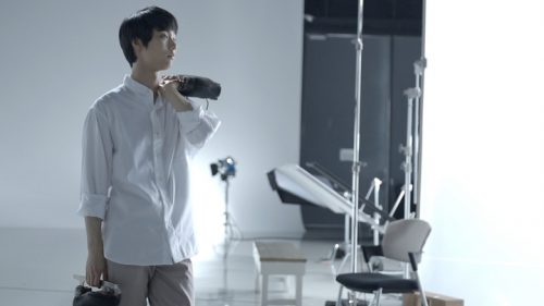 羽生結弦選手のオンとオフの素顔が見えるCMメーキング映像公開。「自撮りで撮影リポート」