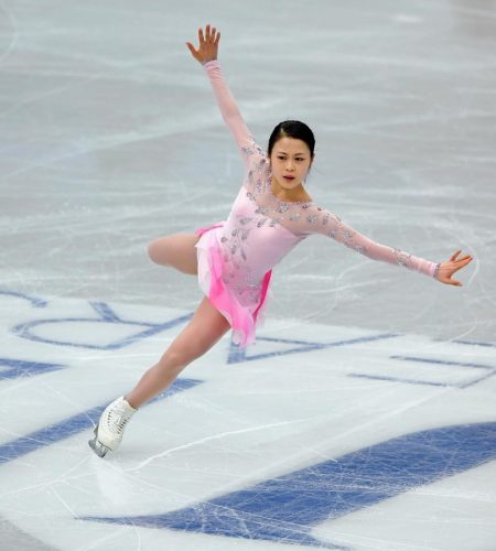 ＮＨＫ杯公式練習に参加した宮原知子選手の新衣装公開。３回転-３回転も成功　