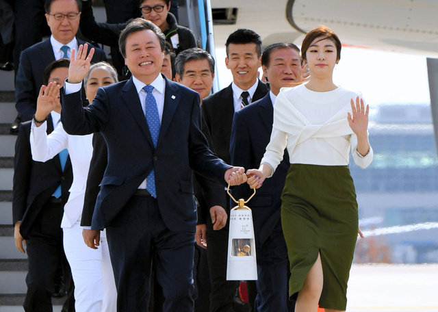 平昌五輪の聖火イベントにキム・ヨナが登場。韓国の空港に聖火が到着
