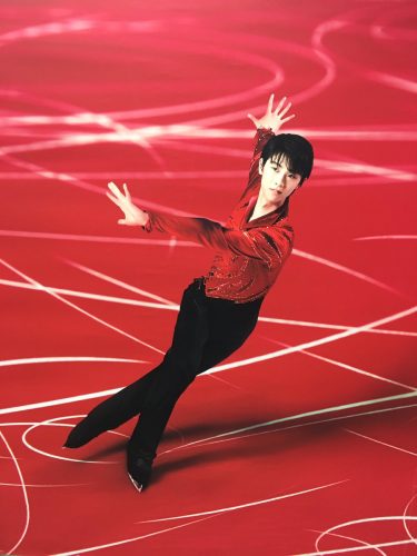 新宿JR改札内に羽生結弦＆本田真凜のガーナポスターを掲示。電車内にはホットチョコレートの羽生君も