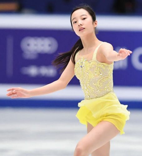 中国杯本日開幕。本田真凜、課題のスピンをしっかり確認。黄色い衣装にポニーテール姿