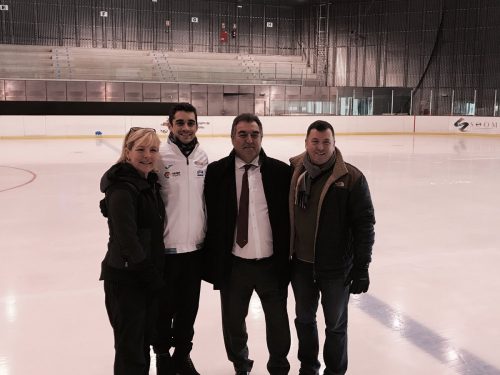 オーサーコーチ復活。ハビエル・フェルナンデスと一緒にリンクの上で回復をアピール