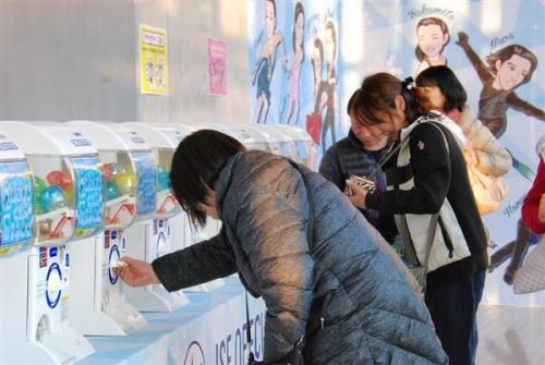 ＮＨＫ杯の会場でも設置しているスケート選手のガチャポンが人気。
