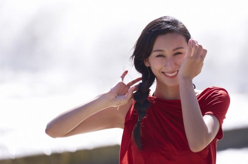 妹の浅田真央が初めて振り付けした新プログラムを浅田舞が華麗に披露