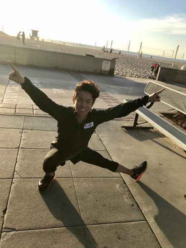 村上大介選手の体調はもう万全。ロサンゼルスで羽生選手のモノマネポーズを披露