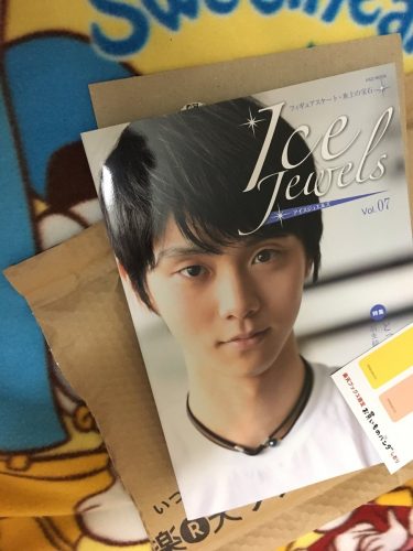 羽生結弦選手の表紙がとっても魅力的なアイスジュエルズが続々到着。ファンの評判も上々