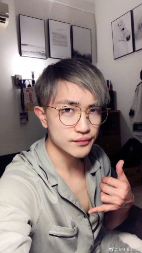 ハンヤンが自撮りをアップ。まるで俳優さんみたいなビジュアルでかっこいい